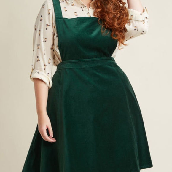 Modcloth Dresses & Skirts - Modcloth Emerald Green Velvet Consultant Jumper